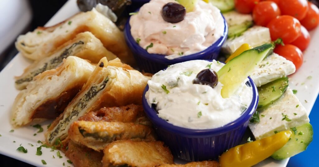 Tzatziki – Creamy Cucumber Dip with Pita