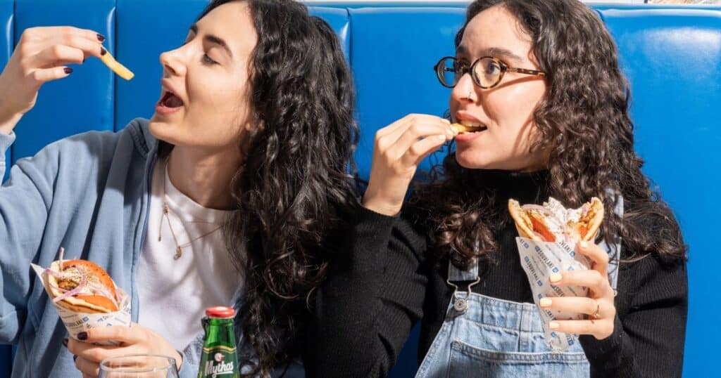 La cuisine grecque couronnée meilleure en 2025 : voici pourquoi le monde en est obsédé