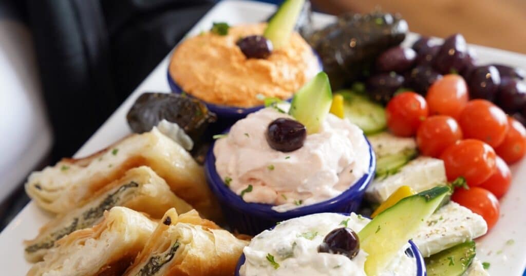 À base de plantes et pleins de saveur : découvrez les meilleurs plats grecs végétariens