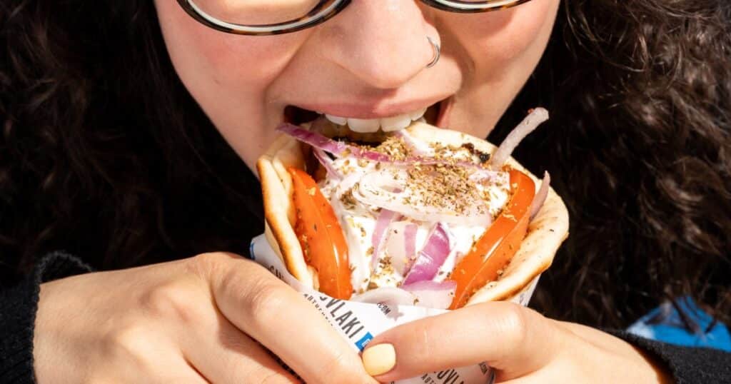 Min tros viastika! – “Don’t eat in a rush!”