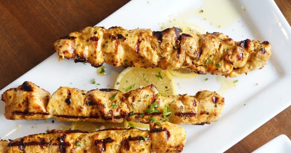 À faire Chez Soi : Une Recette Rapide de Souvlaki